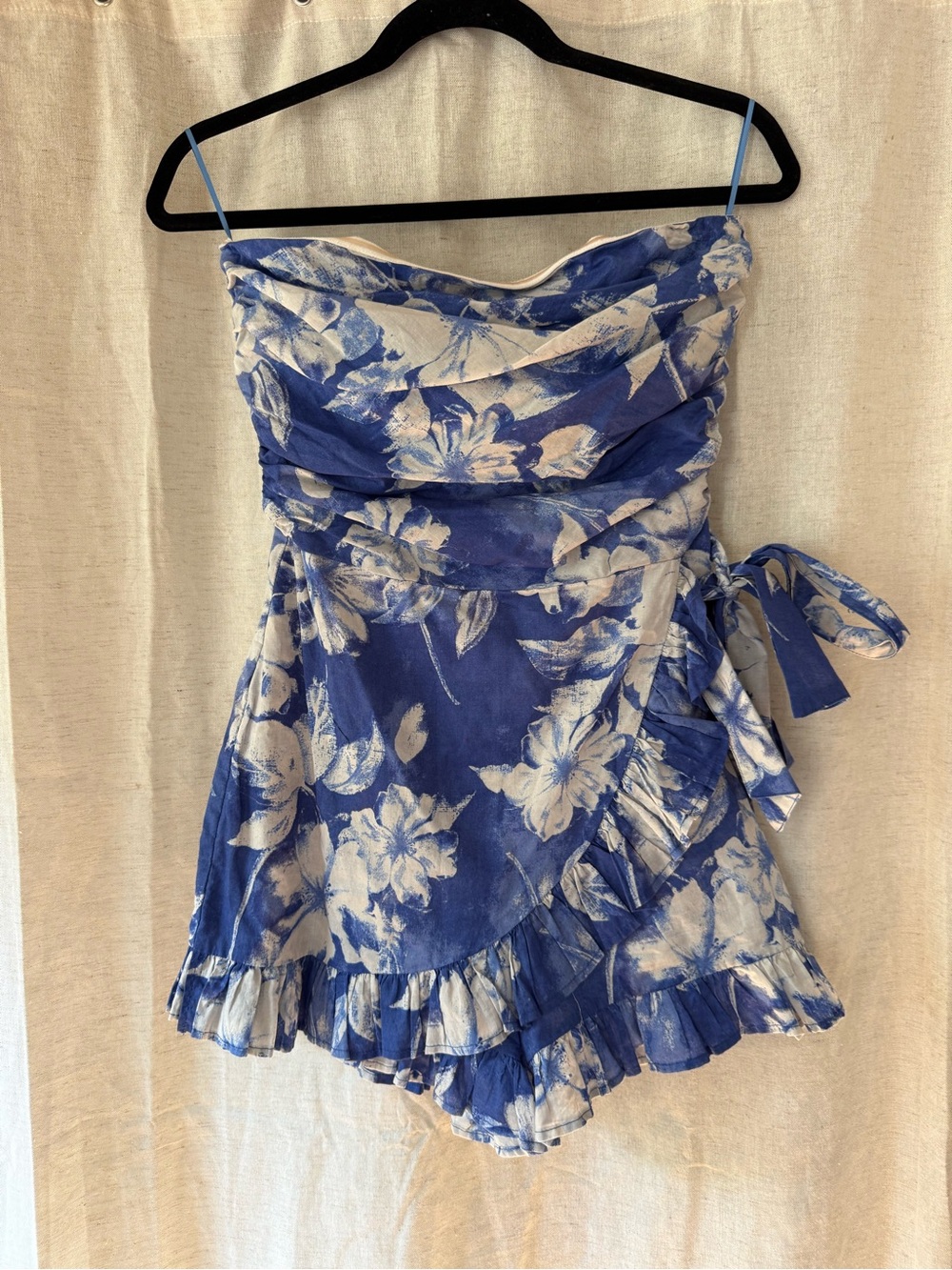 vestique Blue and Cream Floral Strapless Ruffle Mini Romper
